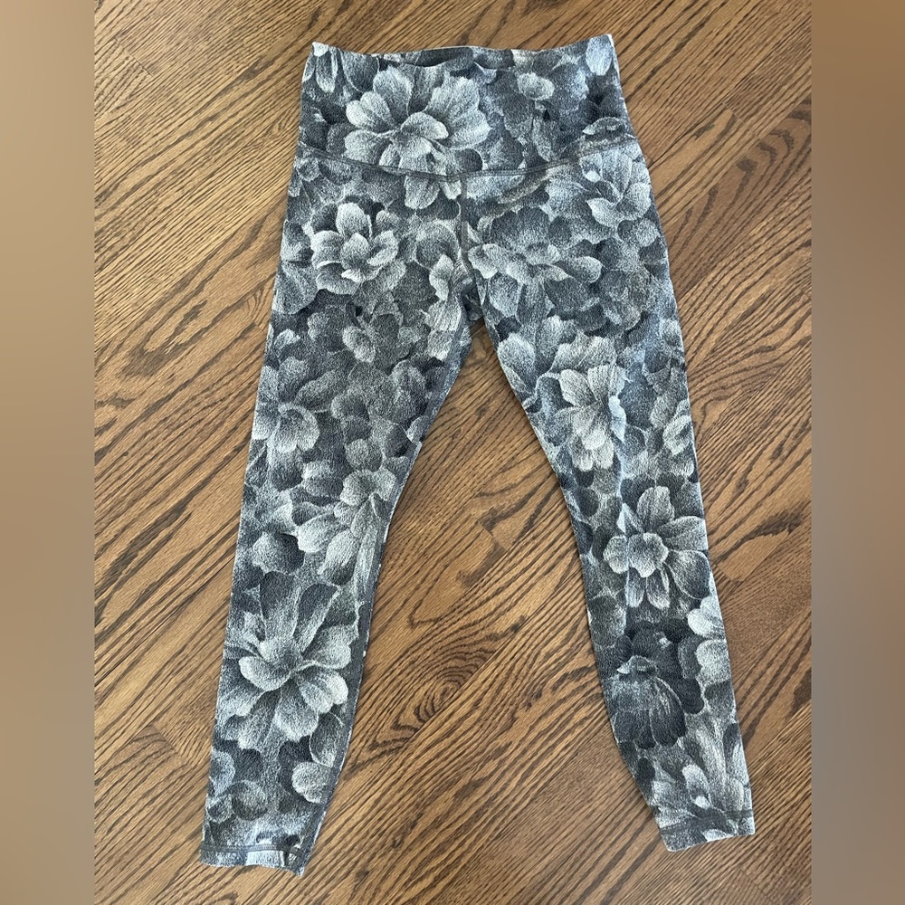 Athleta women’s Elation 7/8 floral legging size SP